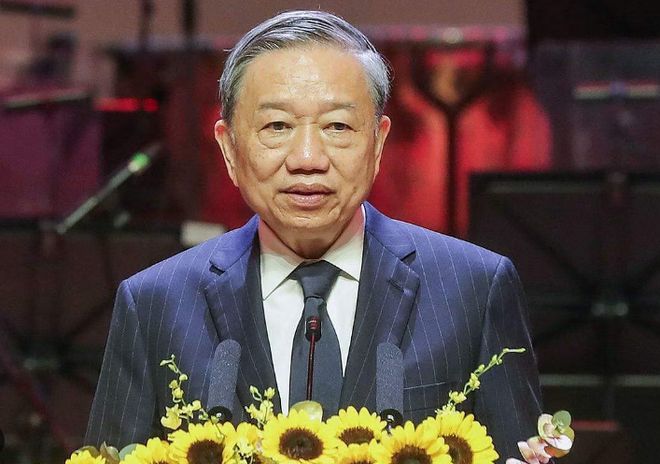 _越南阮朝官员画像_越南阮仲富集党政军权一身