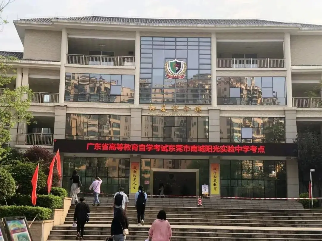 30岁二孩宝妈备战自考：不想让女儿再经历一遍她的人生