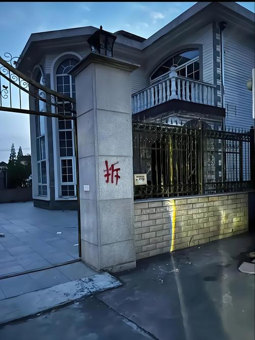 父亲把20套拆迁房全给弟弟，我没闹，60岁大寿时父亲直接呆住了