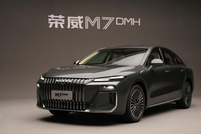 AI大模型上车 荣威M7 DMH实车亮相 今年下半年上市
