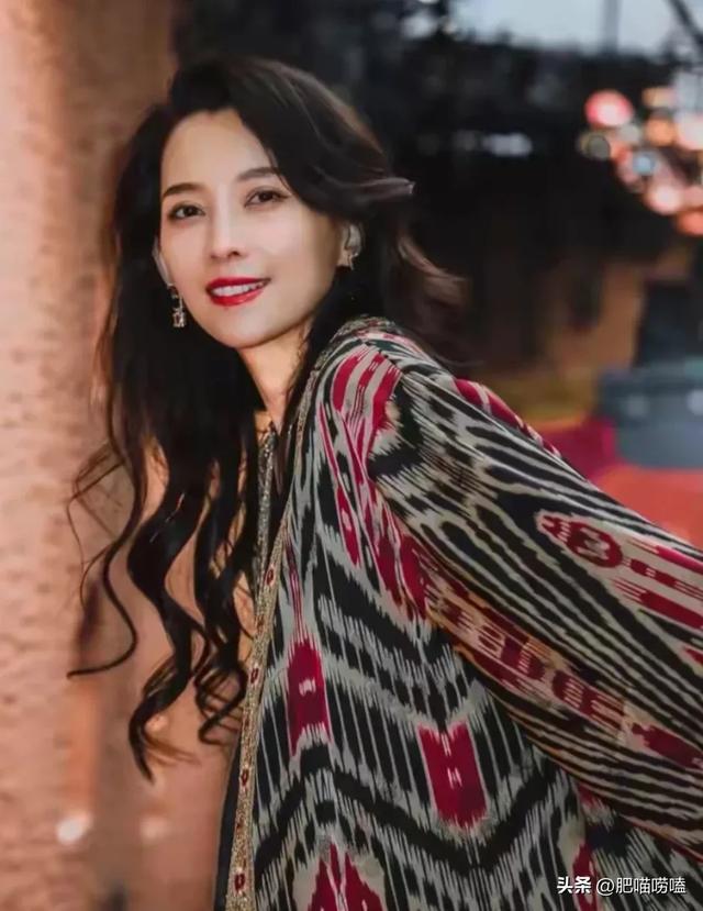 汪峰携女友日本游玩，森林北穿扮清爽元气，路人镜头下身材五五分__汪峰携女友日本游玩，森林北穿扮清爽元气，路人镜头下身材五五分