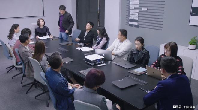 _35岁公司中坚被裁拿120万赔偿，一夜删150个同事，领导第二天傻眼_35岁公司中坚被裁拿120万赔偿，一夜删150个同事，领导第二天傻眼