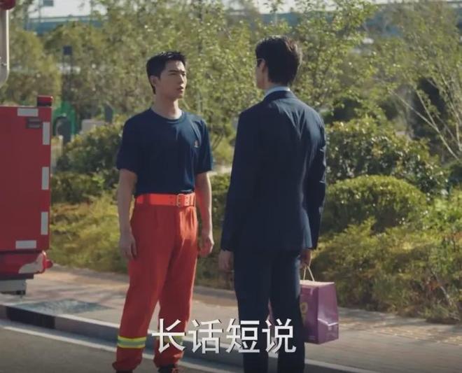 _杨洋穿鞋_杨洋搭配
