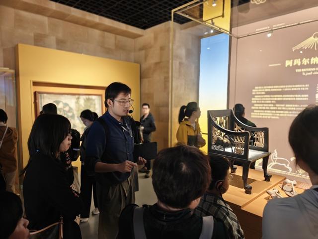 在场｜1天讲12小时，带大家“无痛观展”？文博热也带火了这个群体__在场｜1天讲12小时，带大家“无痛观展”？文博热也带火了这个群体