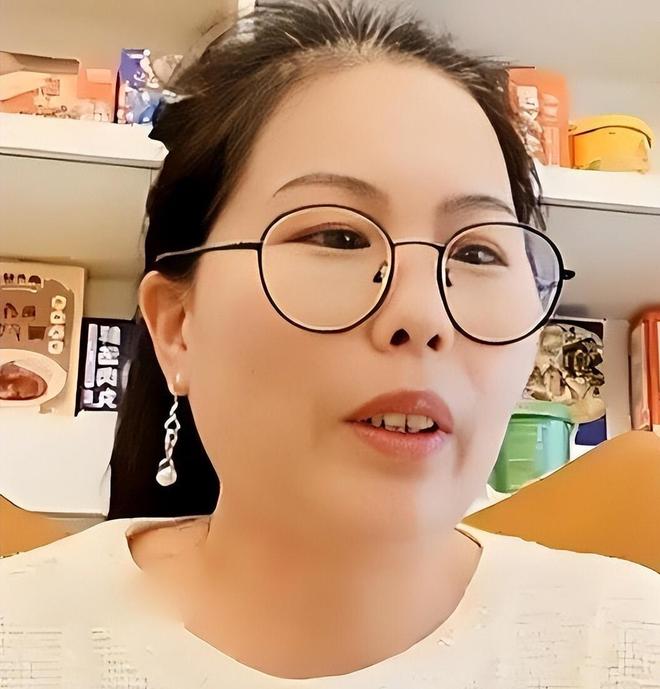 孔继宁和沈蓉合照__梅妈公开梅艳芳遗嘱