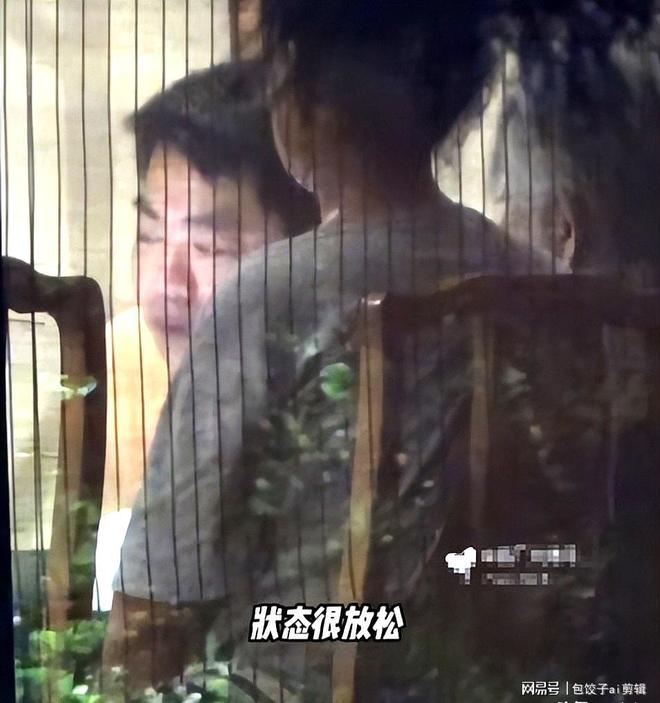 45岁殷桃带妈妈吃火锅，素人男友罕露面，矮又胖小心翼翼搀扶老人__45岁殷桃带妈妈吃火锅，素人男友罕露面，矮又胖小心翼翼搀扶老人