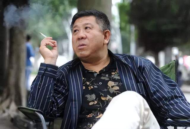 别墅大花园_别墅绿花图片_