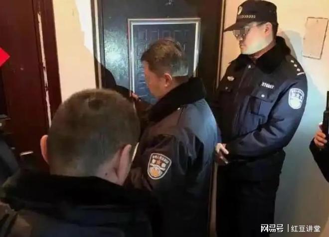 邻居蹭我充电桩，我不哭不闹，直接调大功率：爱蹭，就让你蹭个够_邻居蹭我充电桩，我不哭不闹，直接调大功率：爱蹭，就让你蹭个够_