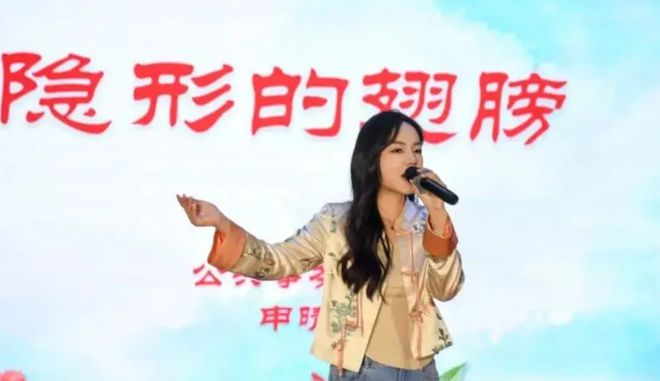 _那年我被同班女生当众羞辱,后来我南下闯荡发了财,她在酒店干保洁_那年我被同班女生当众羞辱,后来我南下闯荡发了财,她在酒店干保洁
