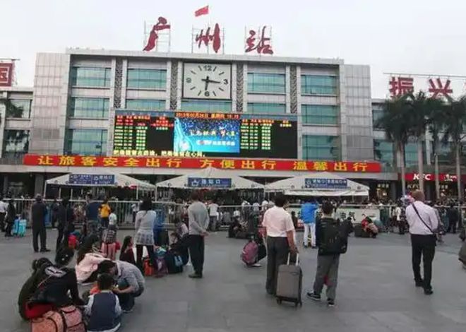 _那年我被同班女生当众羞辱,后来我南下闯荡发了财,她在酒店干保洁_那年我被同班女生当众羞辱,后来我南下闯荡发了财,她在酒店干保洁