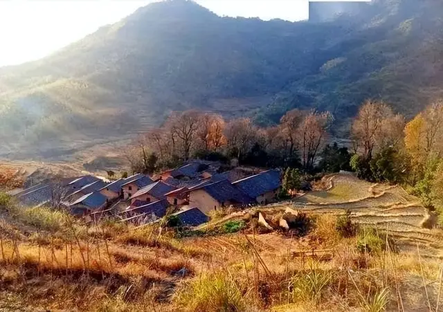 在工地干活收到清华通知书__男孩收清华通知书前在工地打工