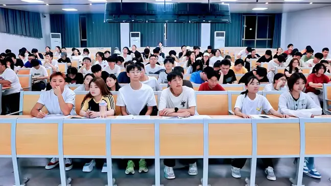 _公务员考试讲座_公务员报考指导讲座有必要听吗