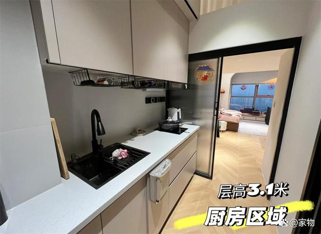 杭州一女生买下36㎡蜗居，层高仅3米2却切两层，网友：真的服了__杭州一女生买下36㎡蜗居，层高仅3米2却切两层，网友：真的服了