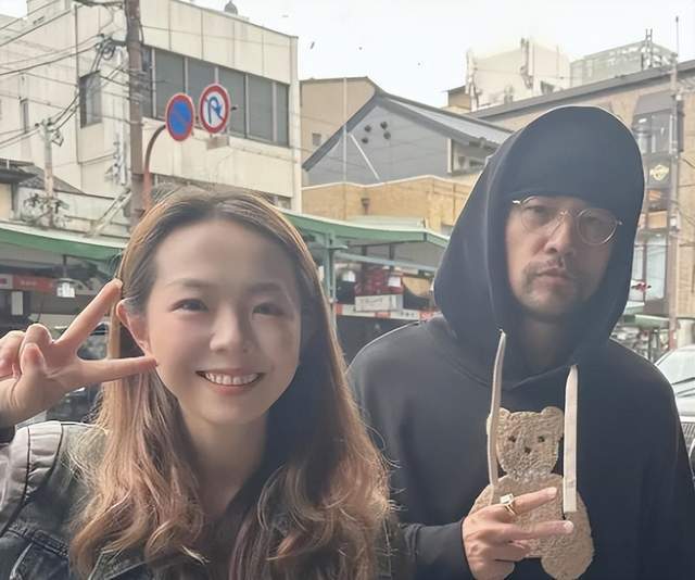 周杰伦歌迷合照__周杰伦与粉丝合影