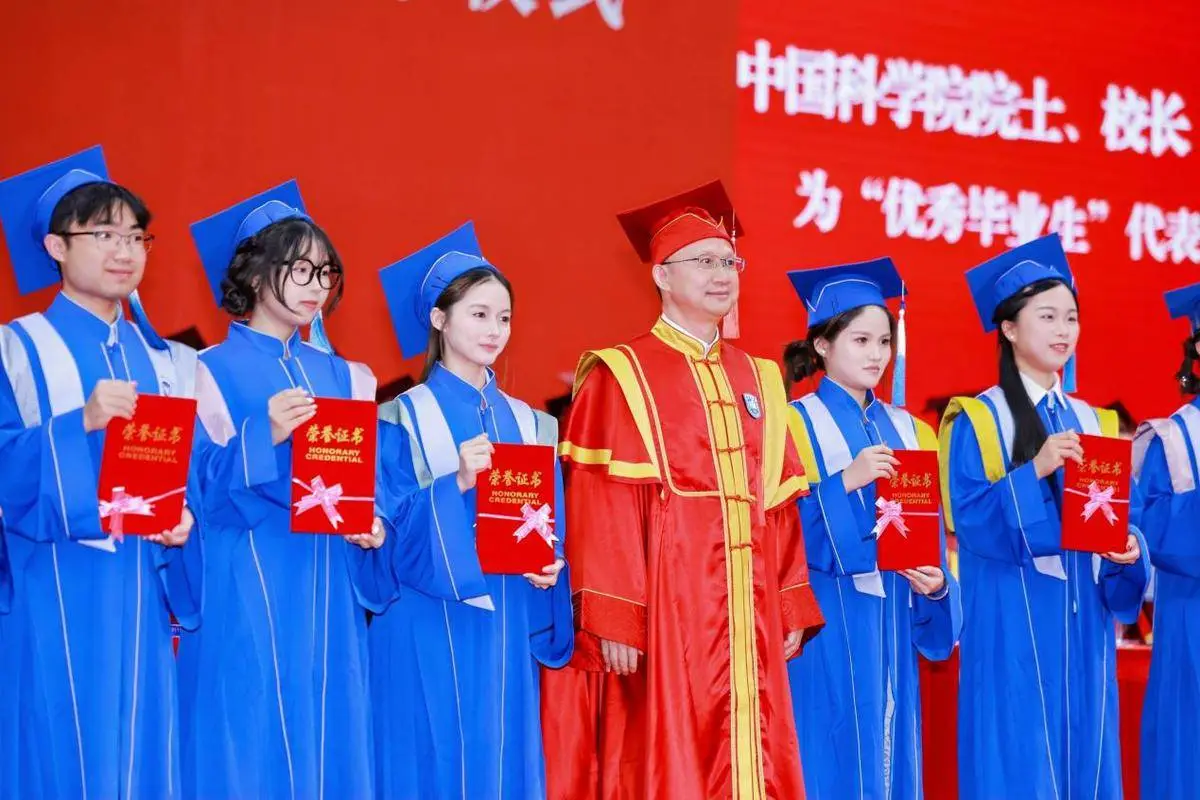 _海南大学毕业典礼直播_海南大学生