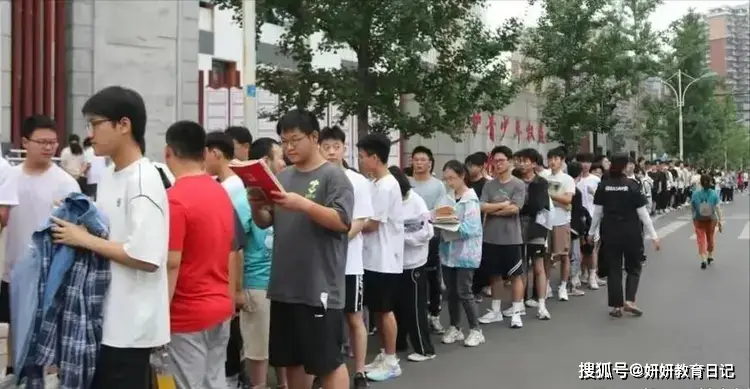 高考分数预估_高考分数比预估低很多_