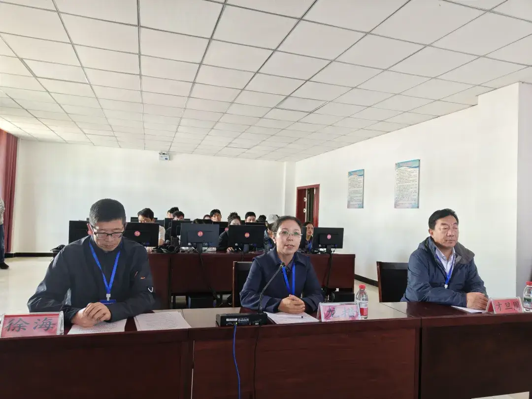 _中考考试现场_中考考场现场图片