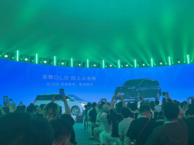_陆上公务舱2021款_陆地公务舱是什么车
