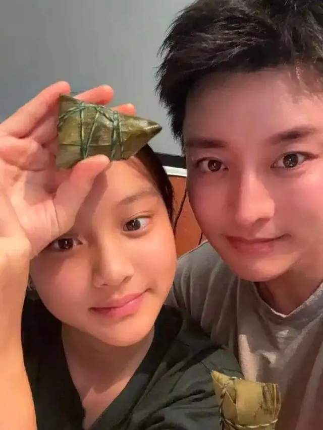 贾乃亮被骂表演型人格！李小璐被审判曾想过跳楼，女儿甜馨唤醒她__贾乃亮被骂表演型人格！李小璐被审判曾想过跳楼，女儿甜馨唤醒她