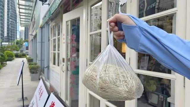 上海可乐店长全国巡剪深圳__上海可乐餐厅