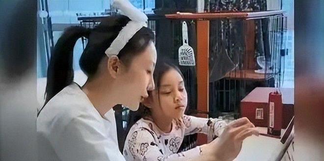 _贾乃亮女儿甜馨照片_贾乃亮看哭台下
