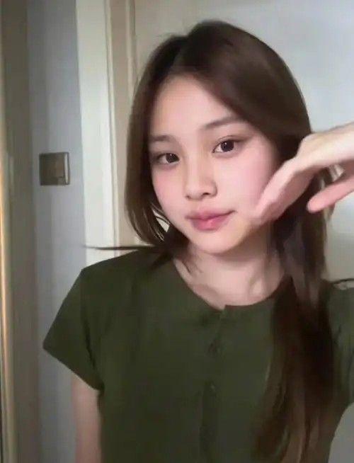 贾乃亮女儿甜馨照片_贾乃亮看哭台下_