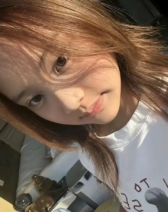 _贾乃亮女儿甜馨照片_贾乃亮看哭台下