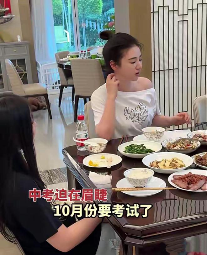 黄奕自曝女儿“不读书”，12岁想去韩国当练习生，颜值不够是硬伤__黄奕自曝女儿“不读书”，12岁想去韩国当练习生，颜值不够是硬伤