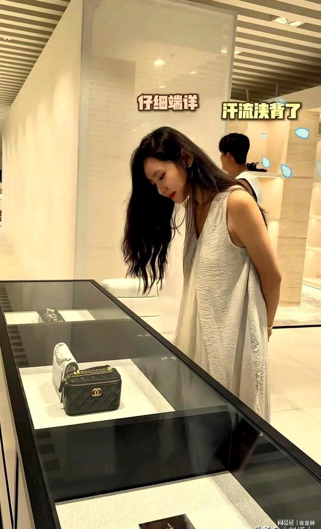 包贝尔晒女儿萌照_日本买香奈儿包便宜吗_