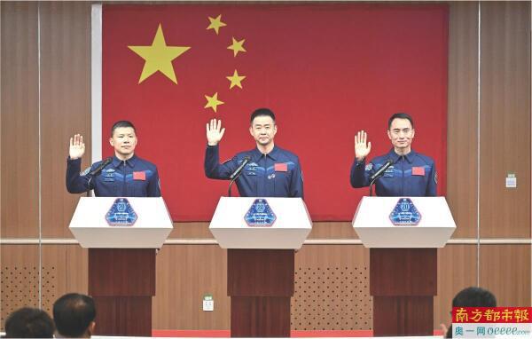 三次飞天的指令长带领两“新人”　涡虫作为研究对象上太空