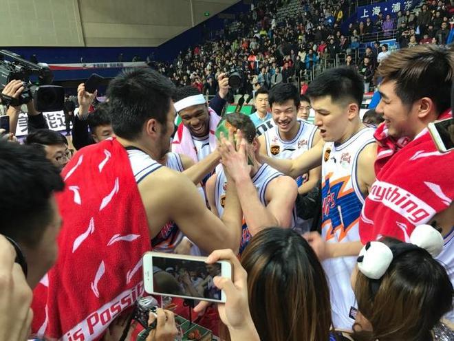 弗雷戴特nba效力球队__弗雷戴特签约球鞋