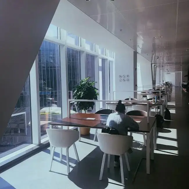 _男大学生，正在批量减少_男大学生，正在批量减少