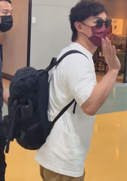冯绍峰晒与女友人下棋照__孙俪怀二胎首晒大肚照