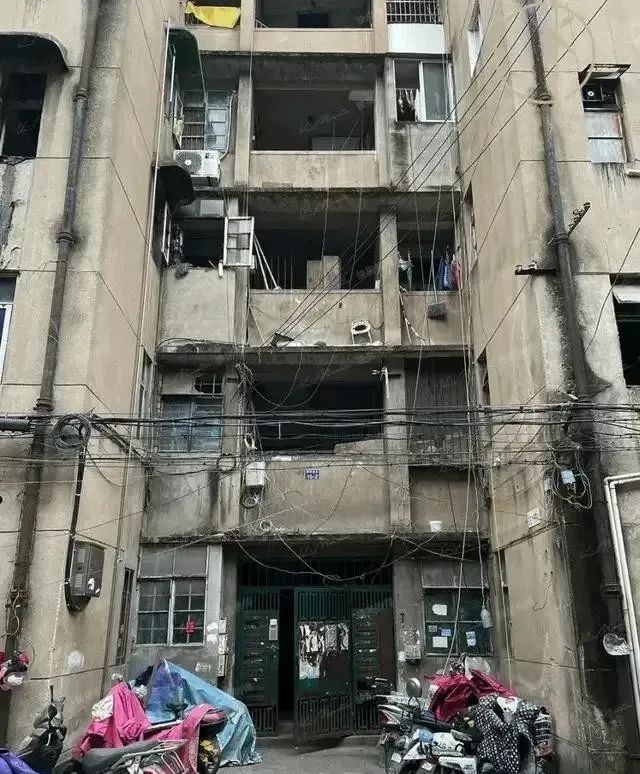 老旧小区原拆原建潮来了，不花钱就有房住，为何仍有人有意见？