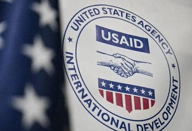 "美国给中国送大礼，共和党人这下该解释麻了"__"美国给中国送大礼，共和党人这下该解释麻了"