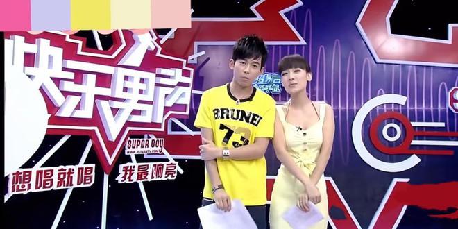 _45岁任重宠妻又宠女，娃穿4700块裙子学走路，孙骁骁背38万爱马仕_45岁任重宠妻又宠女，娃穿4700块裙子学走路，孙骁骁背38万爱马仕