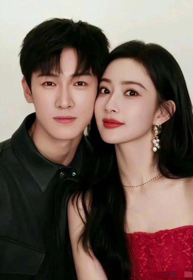 丝美姿唐嫣_唐嫣穿粉紫色大衣图片_