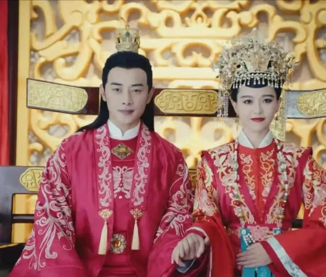 _丝美姿唐嫣_唐嫣穿粉紫色大衣图片