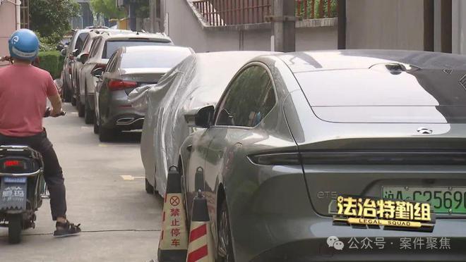 小车停在商铺门口“没空挪”，老板一怒之下电焊封堵；中山警方：司机自行开走了