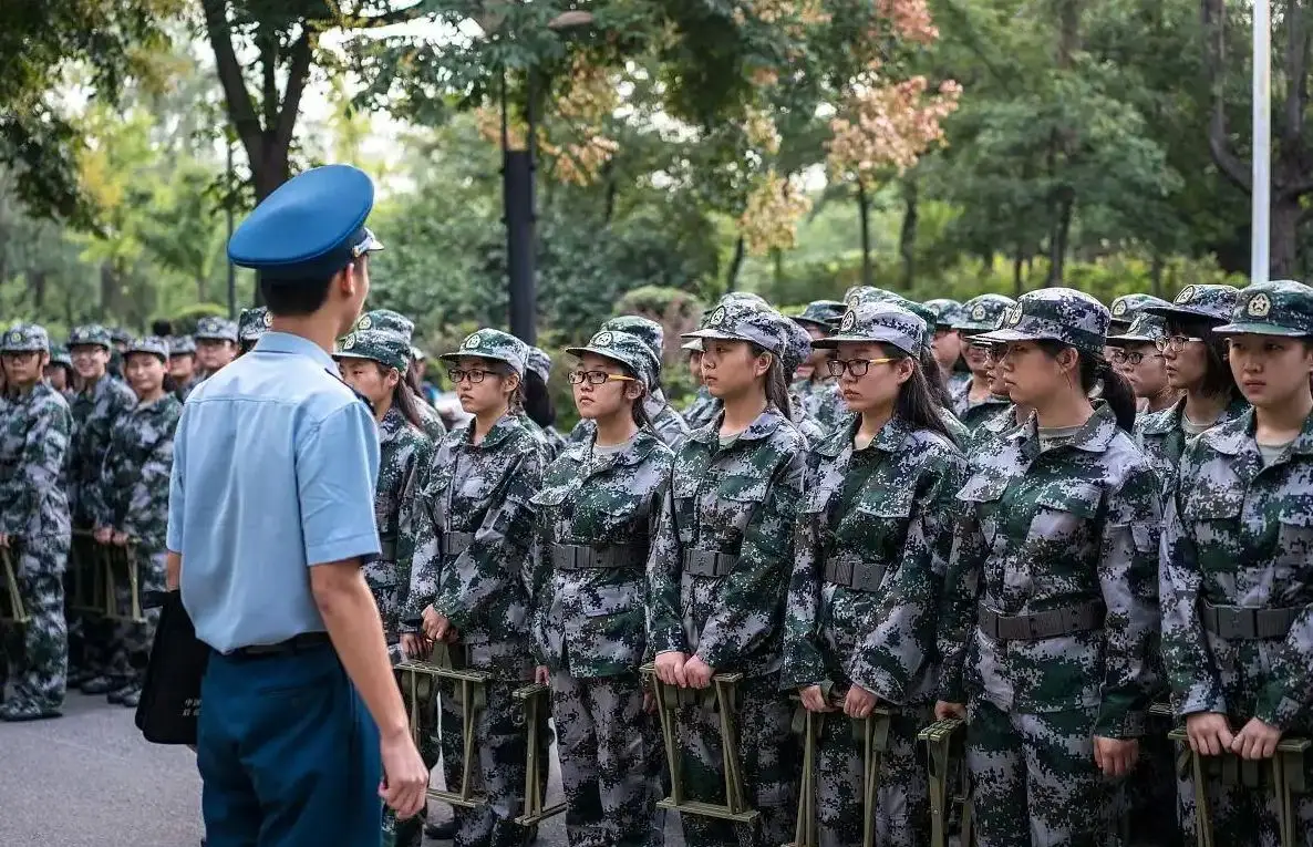 高考填志愿要当心，中国军校不招复读生？真相其实没那么复杂