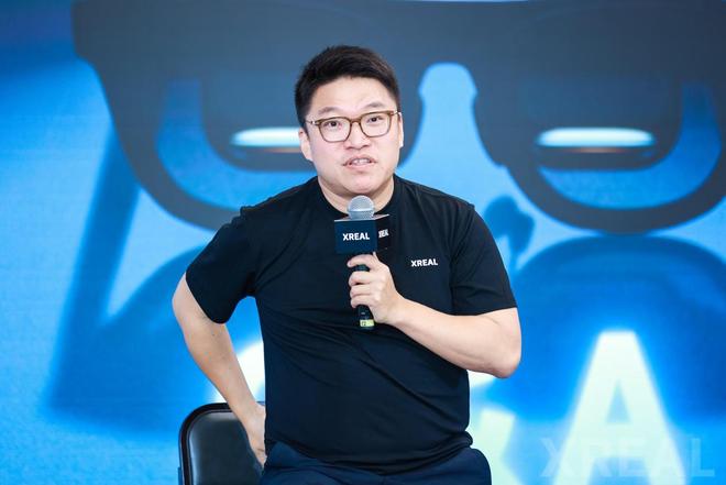 实录｜对话XREAL徐驰：谈与谷歌合作 评小米AI眼镜 给行业“泼冷水”