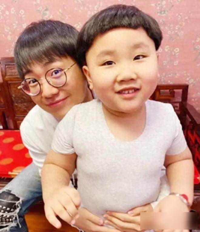_父子儿童_父子俩人