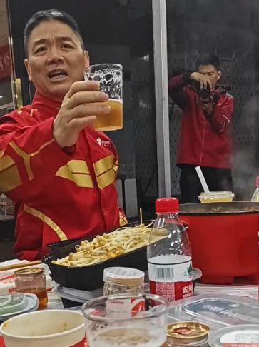 外卖小哥排队__外卖大战是什么