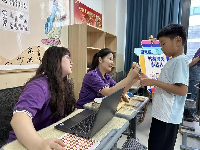跟着萌娃，解锁报名“初体验”__跟着萌娃，解锁报名“初体验”