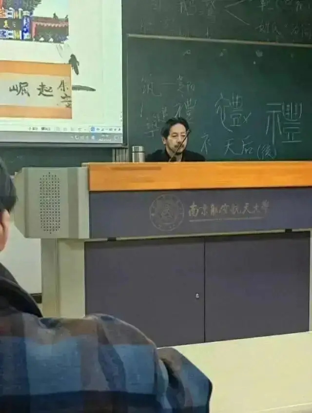 _一位大学老师的落寞与惆怅：7人上课，0人听讲_一位大学老师的落寞与惆怅：7人上课，0人听讲