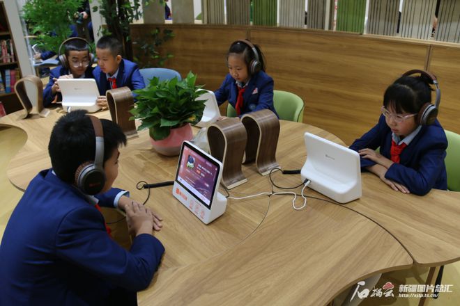 _石榴读书节·空间·书香天山丨帕米尔高原的小学有座“会呼吸”的图书馆_石榴读书节·空间·书香天山丨帕米尔高原的小学有座“会呼吸”的图书馆