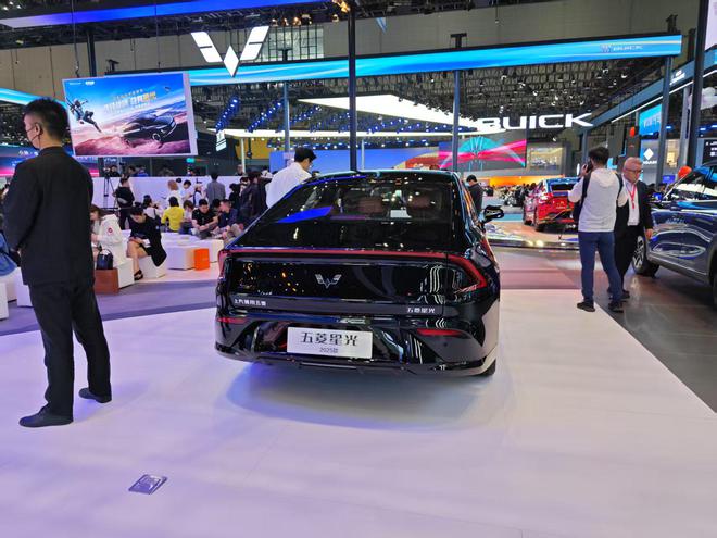 【车展备稿】灵眸智能辅助中级轿车 五菱星光2025款开启预售
