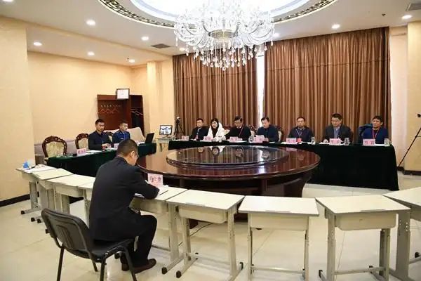 大学生毕业创业项目县城_广东省高校管事岗位工资标准_