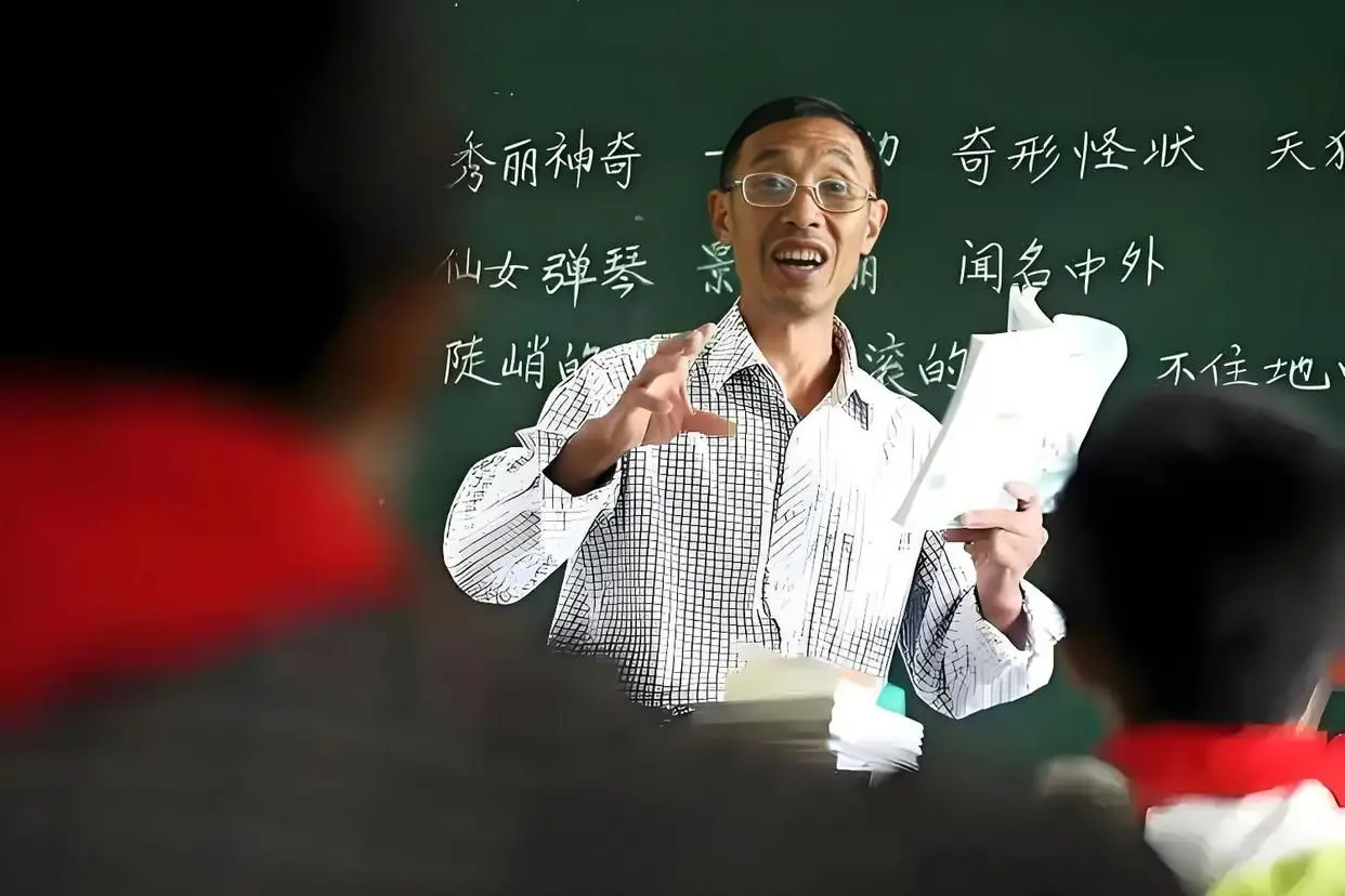 师生权威一旦崩塌，谁在毁掉孩子的未来？
