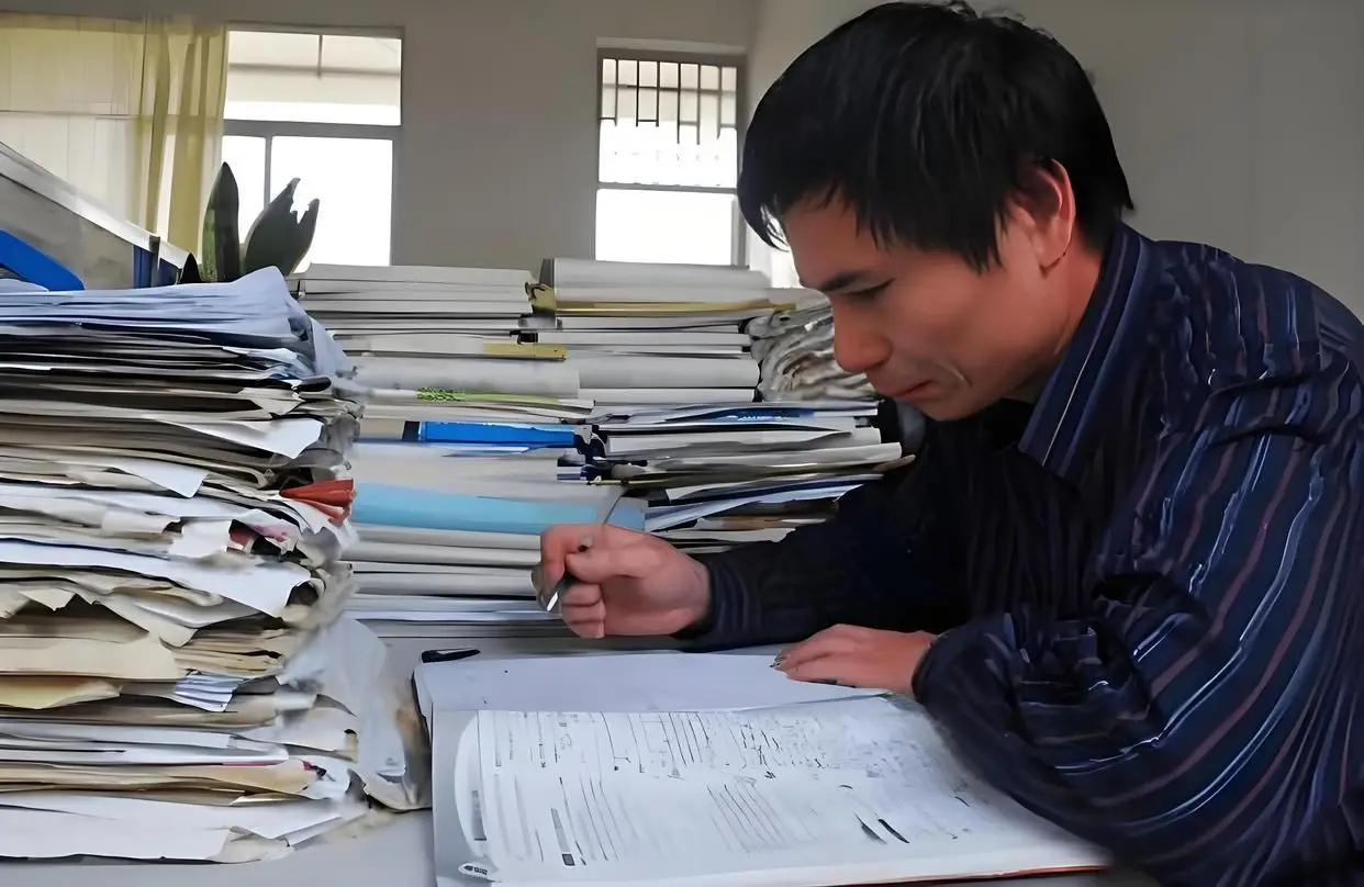 师生权威一旦崩塌，谁在毁掉孩子的未来？__师生权威一旦崩塌，谁在毁掉孩子的未来？